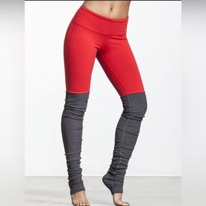 Alo Yoga legwarmer style leggings. Low rise.